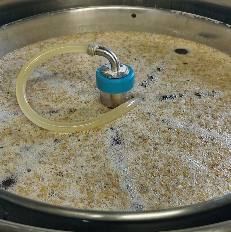 Mash and circulation hose in Hoppug’s brew kettle